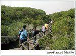 
小心翼翼地走浮橋