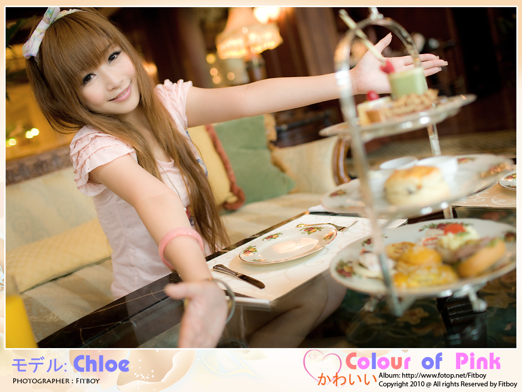 http://images4.fotop.net/albums4/Fitboy/6may2010/chloe_pink038.jpg