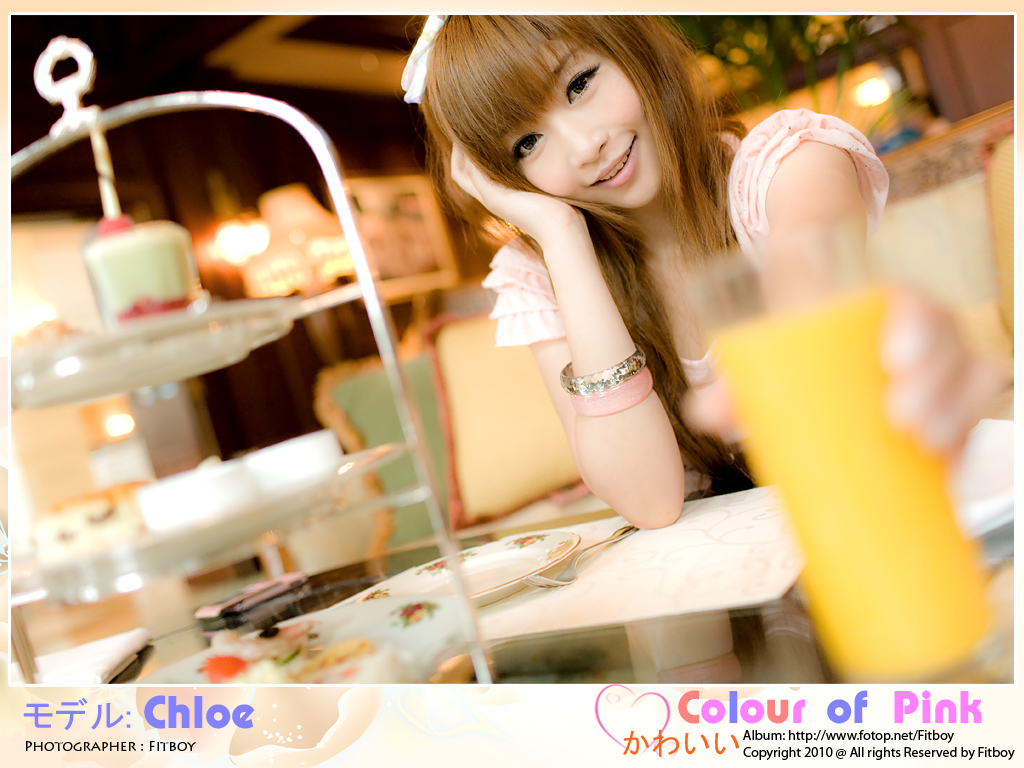 http://images4.fotop.net/albums4/Fitboy/6may2010/chloe_pink042.jpg