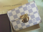 LV���]..
