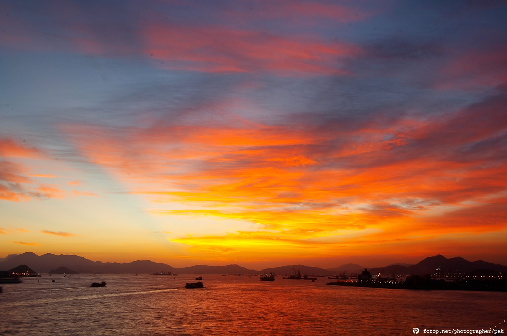 IMAGE: http://images4.fotop.net/albums4/photographer/060830/IMG_3193.jpg