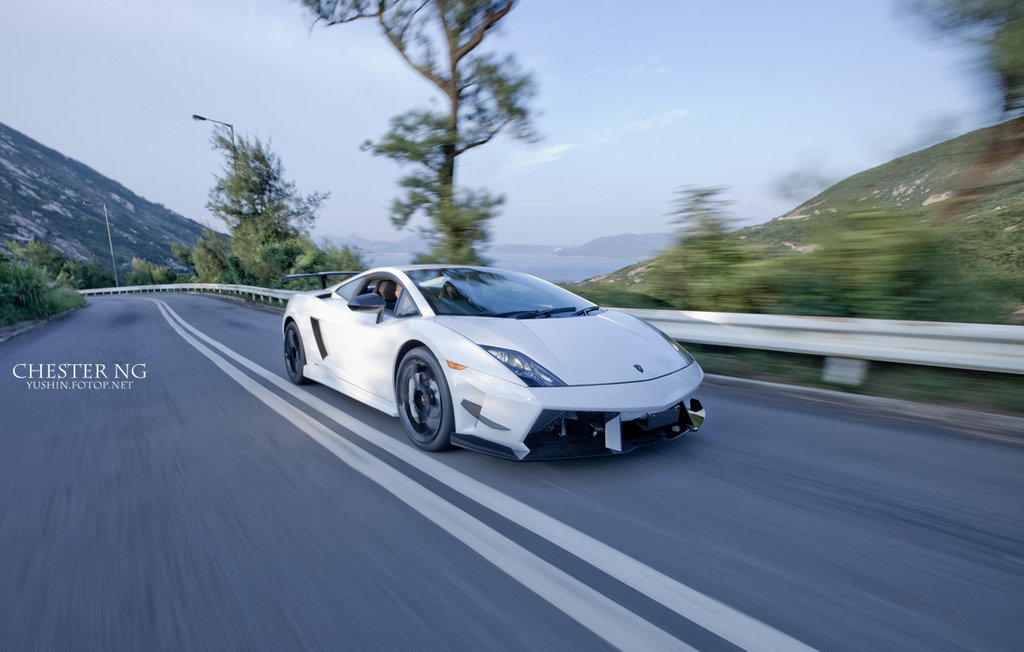 IMAGE: http://images4.fotop.net/albums4/yushin/lamborghini1009/LA_12.jpg