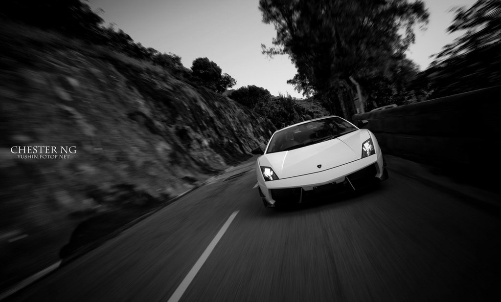 IMAGE: http://images4.fotop.net/albums4/yushin/lamborghini1009/LA_13.jpg